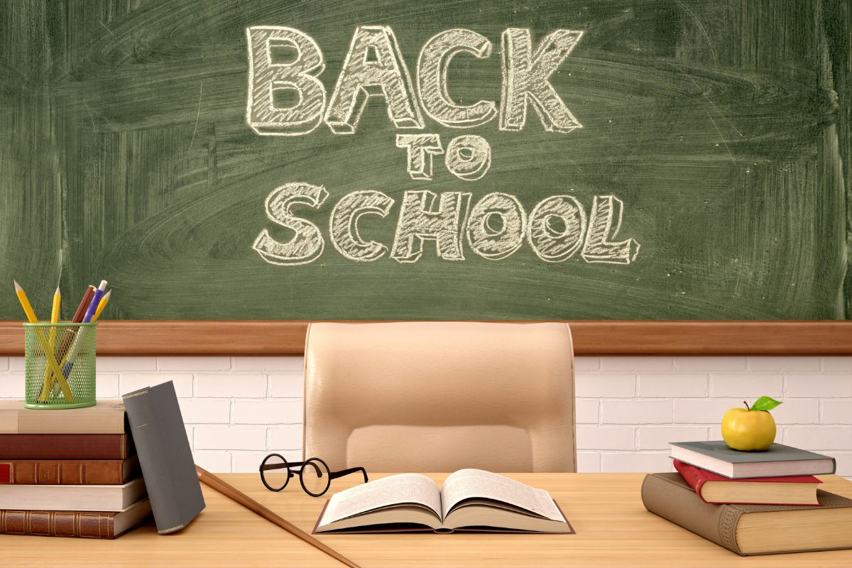 12 Must-Have Desk Essentials for Teachers Setting Up for a New School Year